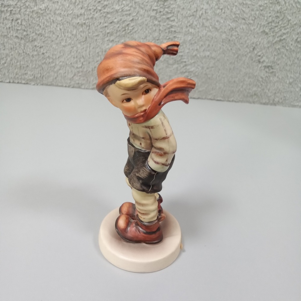 Goebel Hummel March Winds 43 Vintage Porcelain Figurine Boy with‎ Scarf 5 Inch